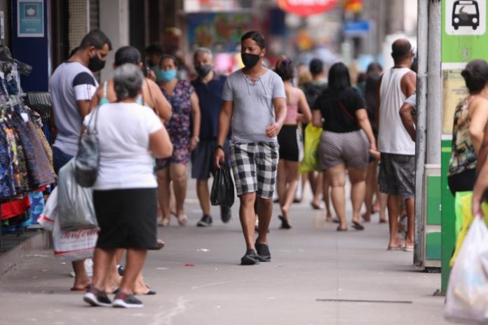 No auge da pandemia, Brasil registra 1.641 novas mortes por Covid-19