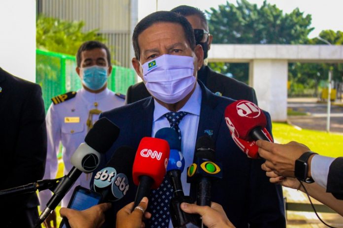 ‘Número de óbitos por Covid-19 já ultrapassou o limite do bom senso’, diz Mourão