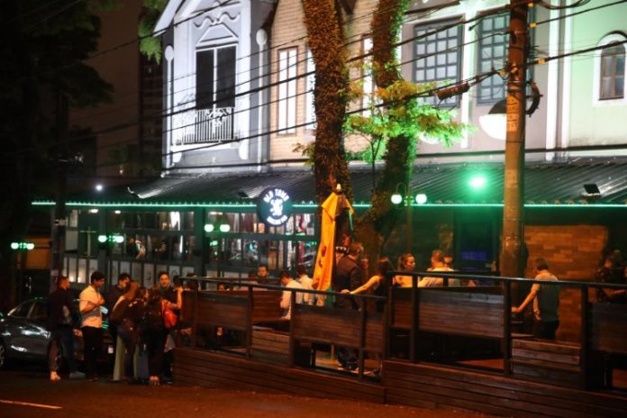 Estado de SP autua 99 festas e comércios irregulares em 13,9 mil fiscalizações no final de semana