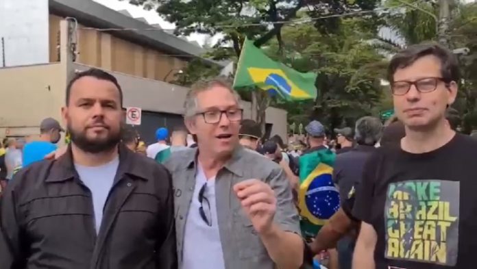 Doria pede reforço policial após protesto em frente à sua casa e irrita manifestantes