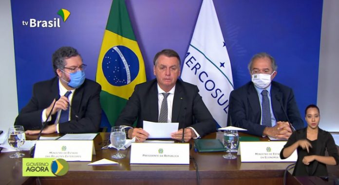 Em meio a críticas, Bolsonaro faz discurso no Mercosul ao lado de Ernesto Araújo