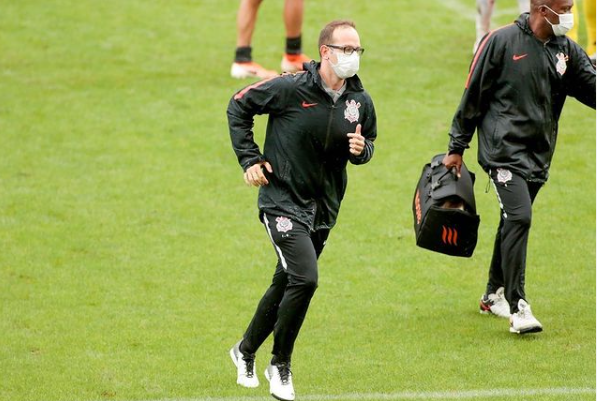 Médico Ivan Grava se pronuncia após pedir demissão do Corinthians; confira