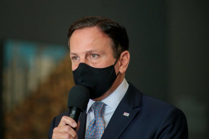 Clubes ameaçam romper com gestão Doria após suspensão do futebol