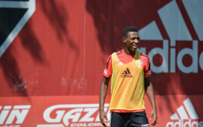 Recuperado da Covid-19, Léo retorna ao São Paulo após 14 dias afastado