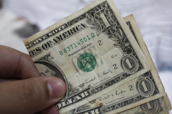 Dólar recua com PEC Emergencial e inflação no radar; Ibovespa sobe