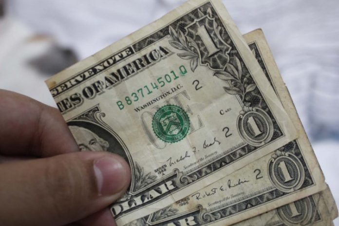 Dólar recua após aprovação de PEC e esperança com vacinas; Bolsa sobe