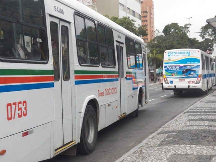 Frotas de ônibus são reforçadas em horários de pico, em Campina Grande