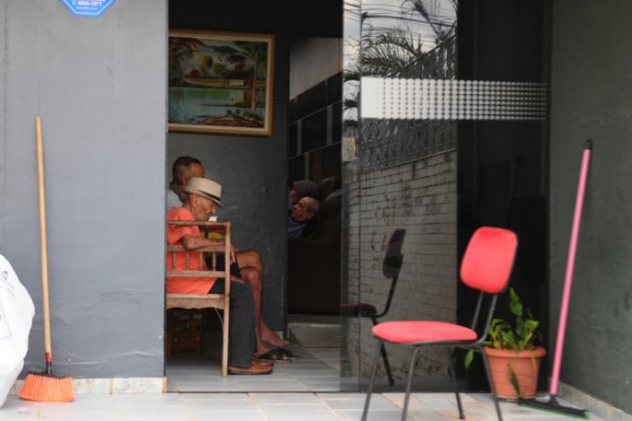 Morte de idosos com mais de 90 anos por Covid-19 cai em São Paulo