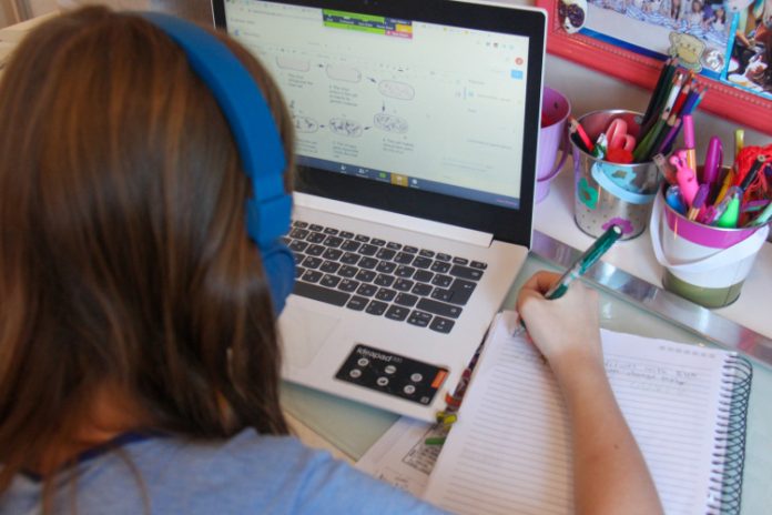 Prioridade do governo, regulamentação do ensino domiciliar avança no Congresso