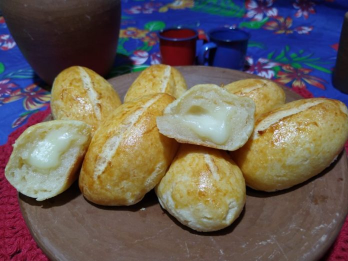 Aprenda a fazer um delicioso pão de tapioca com queijo de manteiga