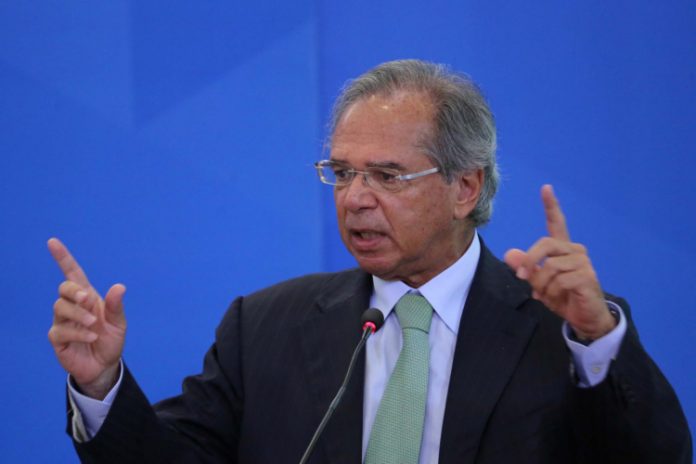 Guedes defende a vacinação de ‘invisíveis’ para a retomada da economia informal