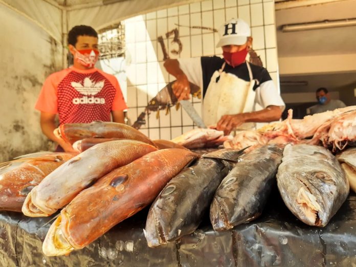 Semana Santa: comerciantes apostam em vendas de peixe por delivery em Natal