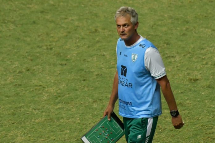 Lisca responde Richarlyson sobre pausa na Copa do Brasil: ‘Pedido nunca foi político’