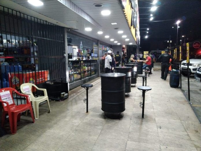 Prefeitura autua 11 estabelecimentos e interdita outros 3 por funcionamento após às 22h em Natal