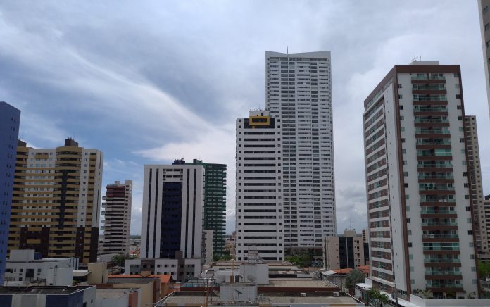 Decreto na PB que altera horário no comércio e restringe atividades no fim de semana começa a valer