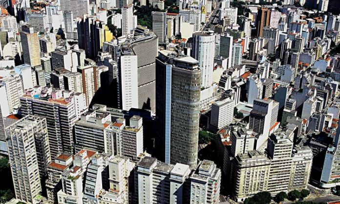 Procura por imóveis de quatro ou mais dormitórios sobe 36% em São Paulo