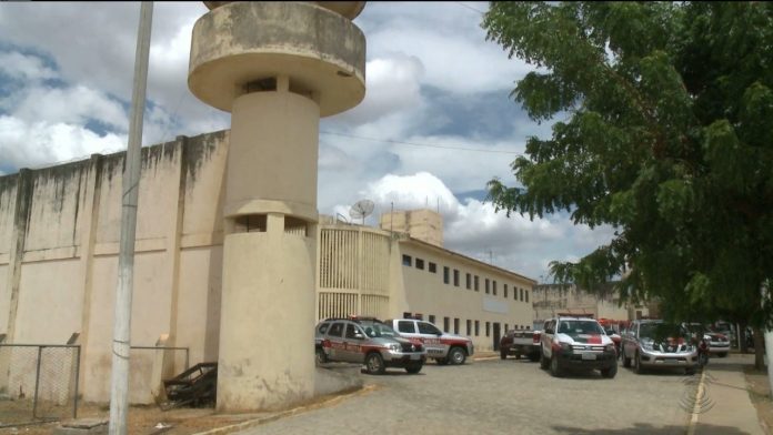 Detentos do presídio de Patos, PB, iniciam rebelião com princípio de incêndio
