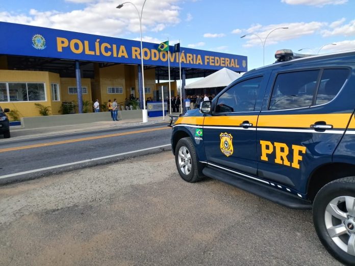 Acidente entre carro e caminhão deixa uma pessoa morta, em Santa Luzia, Sertão da PB