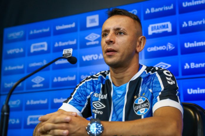 Rafinha ‘esquece’ áudio polêmico e pede contratação de Douglas Costa no Grêmio