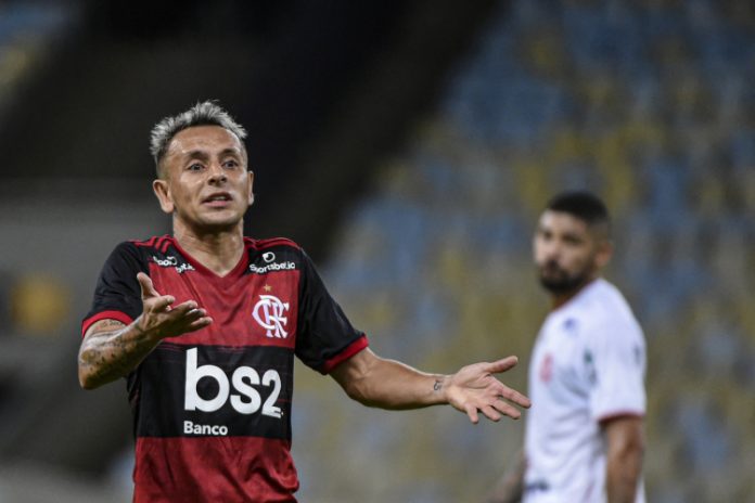 Rafinha detona vice-presidentes do Flamengo após fim de negociação: ‘Fazem por birra’