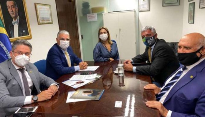 Senador Alessandro Vieira, que esteve em reunião com Major Olimpio, é internado com Covid-19