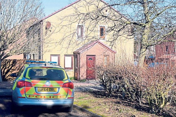 Mistério: Corpo de idosa é encontrado em casa e polícia acredita que ela morreu há 12 anos