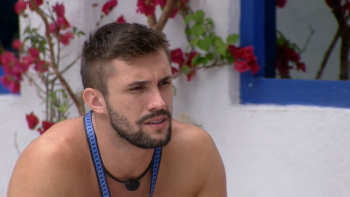 ‘BBB 21’: Arthur revela que é ‘difícil’ não dar Colar do Anjo para Projota