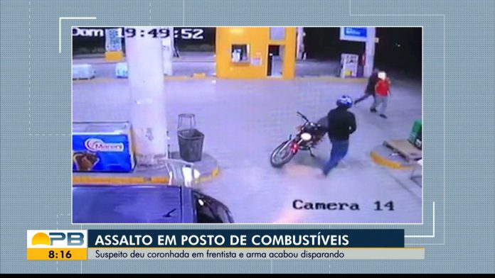 Arma de assaltante dispara com coronhada dada em frentista durante assalto a posto, na PB; VÍDEO