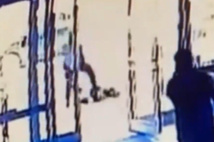 Homem é preso por agredir asiática de 65 anos de idade em Nova York