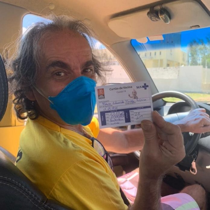Mestre Fuba é vacinado contra a Covid-19, em João Pessoa