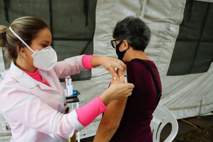Justiça determina reinclusão de veterinários na prioridade de vacinação contra a Covid-19 em Natal