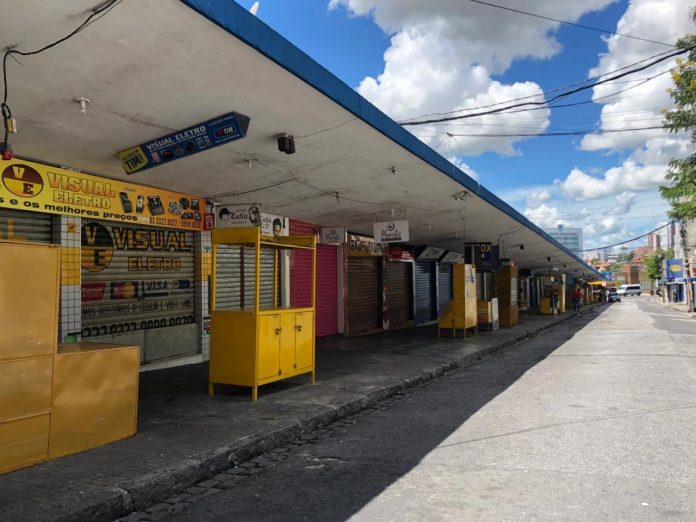 Novo decreto de Campina Grande fecha comércio, restaurantes e bares nos fins de semana e abre igrejas