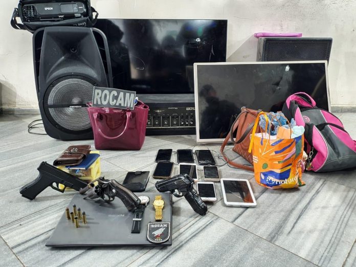 Dois suspeitos de assalto morrem e outro é preso após confronto com a PM em Natal; vídeo mostra tiros