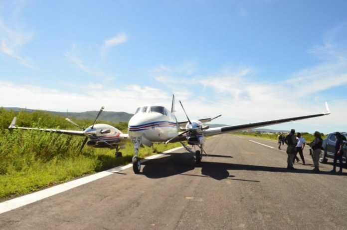 Na Bahia, avião com doses de vacina da Covid-19 sofre acidente após colisão com jegues