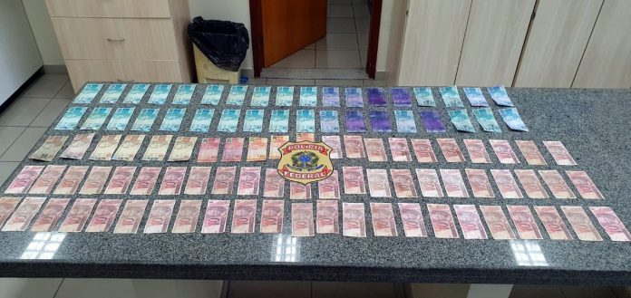 PF prende comerciante paulista com R$ 4,5 mil em notas falsas em Natal