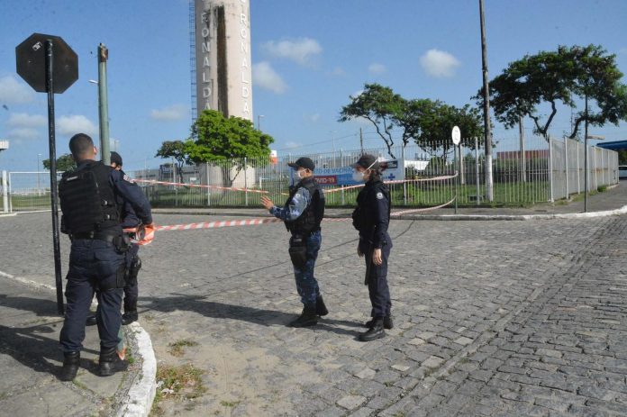 Ataque de abelhas interrompe vacinação contra a Covid-19 em ginásio de João Pessoa