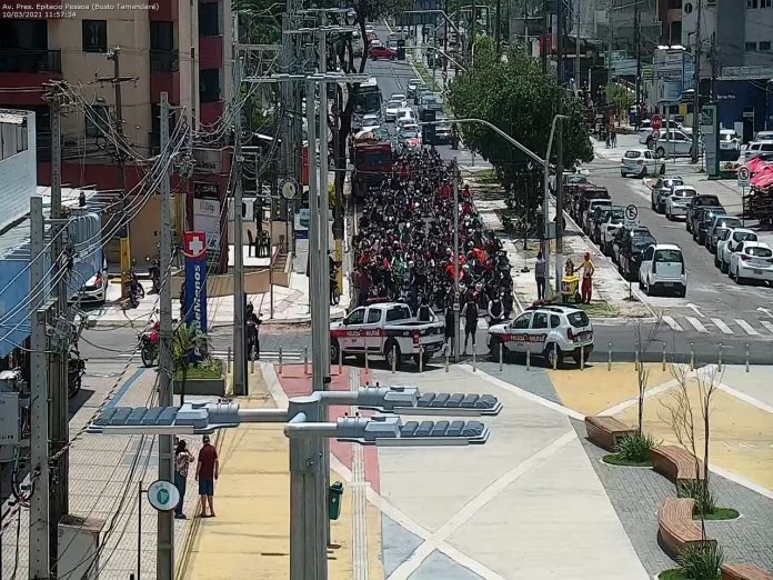 Motoboys paralisam atividades e pedem aprovação de Projeto de Lei para a classe, em João Pessoa