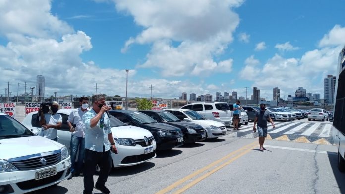 Motoristas de aplicativos protestam em Natal e pedem reajuste de valores pagos pelas plataformas