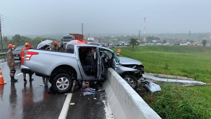 Homem fica ferido após acidente de carro na BR-230, em João Pessoa