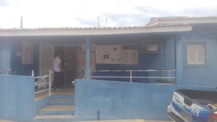 Bandidos armados invadem posto de saúde e roubam vacinas contra a Covid-19 em Natal