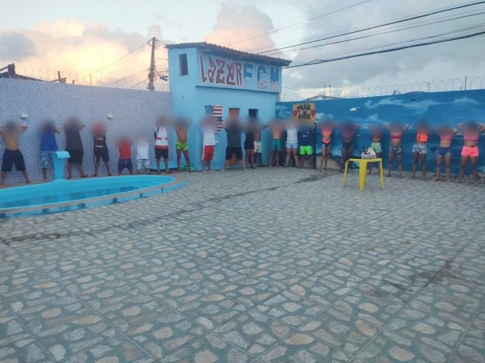 Polícia encerra festa e leva 26 pessoas a delegacia por descumprimento de isolamento social em Natal