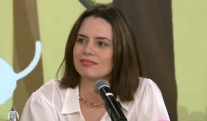 ‘Bolsonaro teve que se alinhar ao Centrão, infelizmente é assim que se governa’, diz youtuber cubana