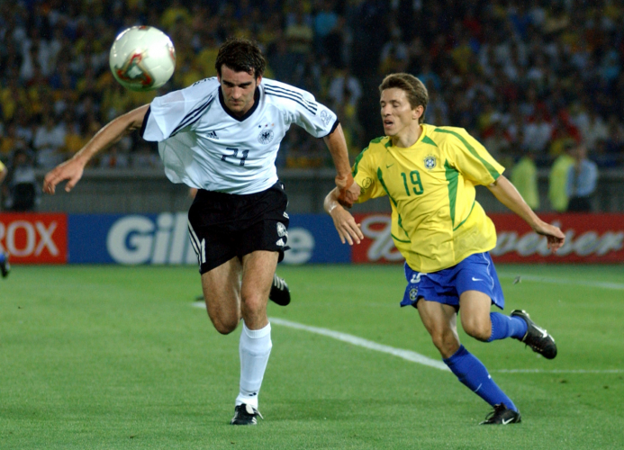 Metzelder, ex-zagueiro da Alemanha, é condenado por envolvimento com pornografia infantil