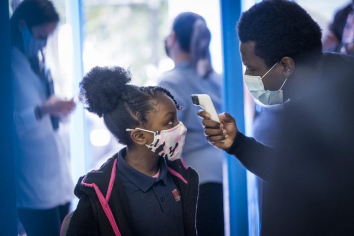 Hospitais do Rio de Janeiro enfrentam risco de falta de insumos e materiais