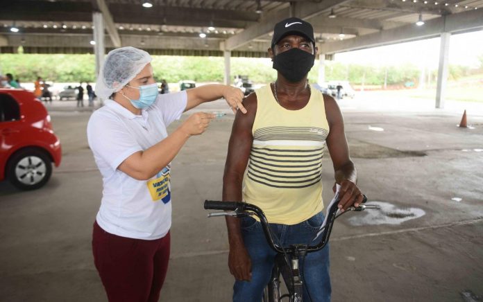 Aplicação da 1ª dose da Covid está suspensa em 3 capitais por falta de imunizante