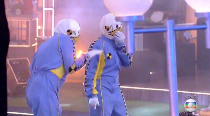 Boninho se veste de dummie e invade festa no ‘BBB 21’; assista