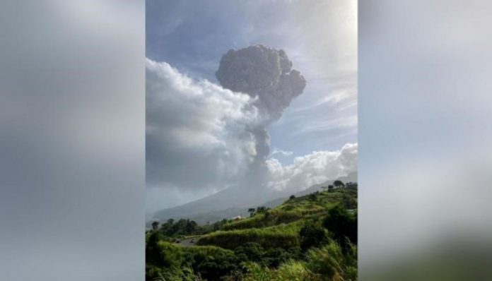 Erupção vulcânica no Caribe obriga 16 mil pessoas a deixarem suas casas