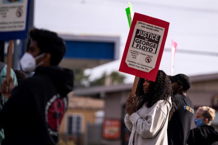 Derek Chauvin se recusa a depor em seu julgamento sobre a morte de George Floyd