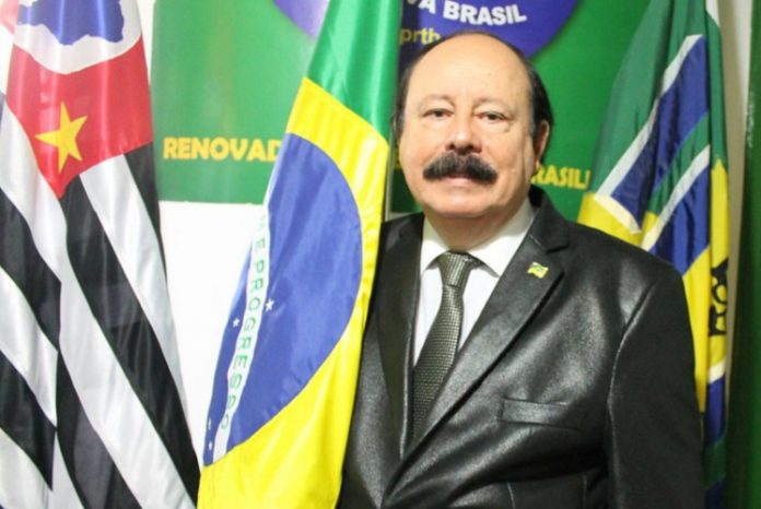 Bolsonaro e Mourão lamentam morte de Levy Fidelix; veja homenagens