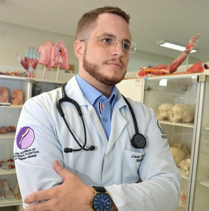 Médico vítima de Covid-19 sonhava em ser professor e formar outros médicos: ‘Sabia que tinha a missão de servir’